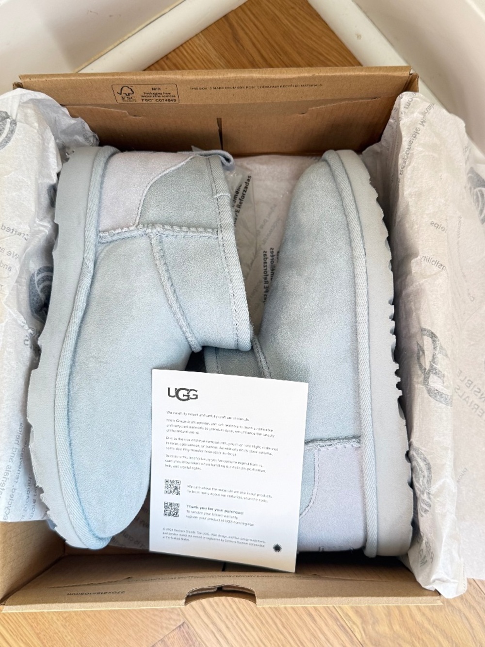 NIB UGG Kids Classic Ultra Mini Suede Boots Size 2